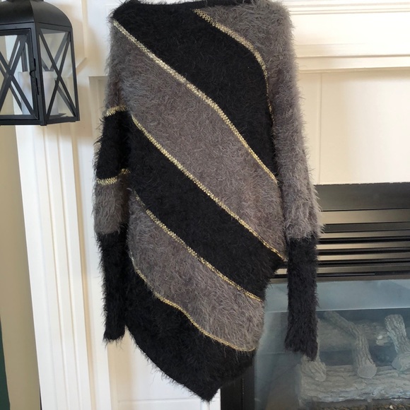 🌺S-Twelve black, gold & grey sweater🌺 - Picture 6 of 7